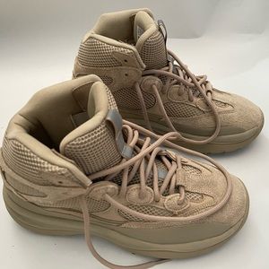Yeezy desert boot size mens 9.5 in rock color way